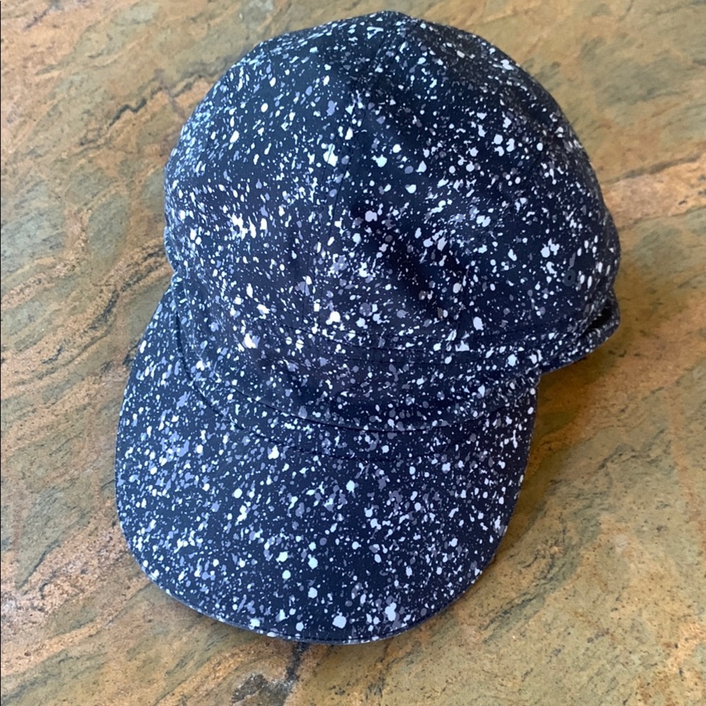 Lululemon small women’s Black and White Speckled Cap